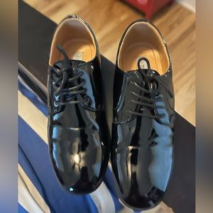 Tuxedo shoes. Boys size 4. Tie up shoe laces.